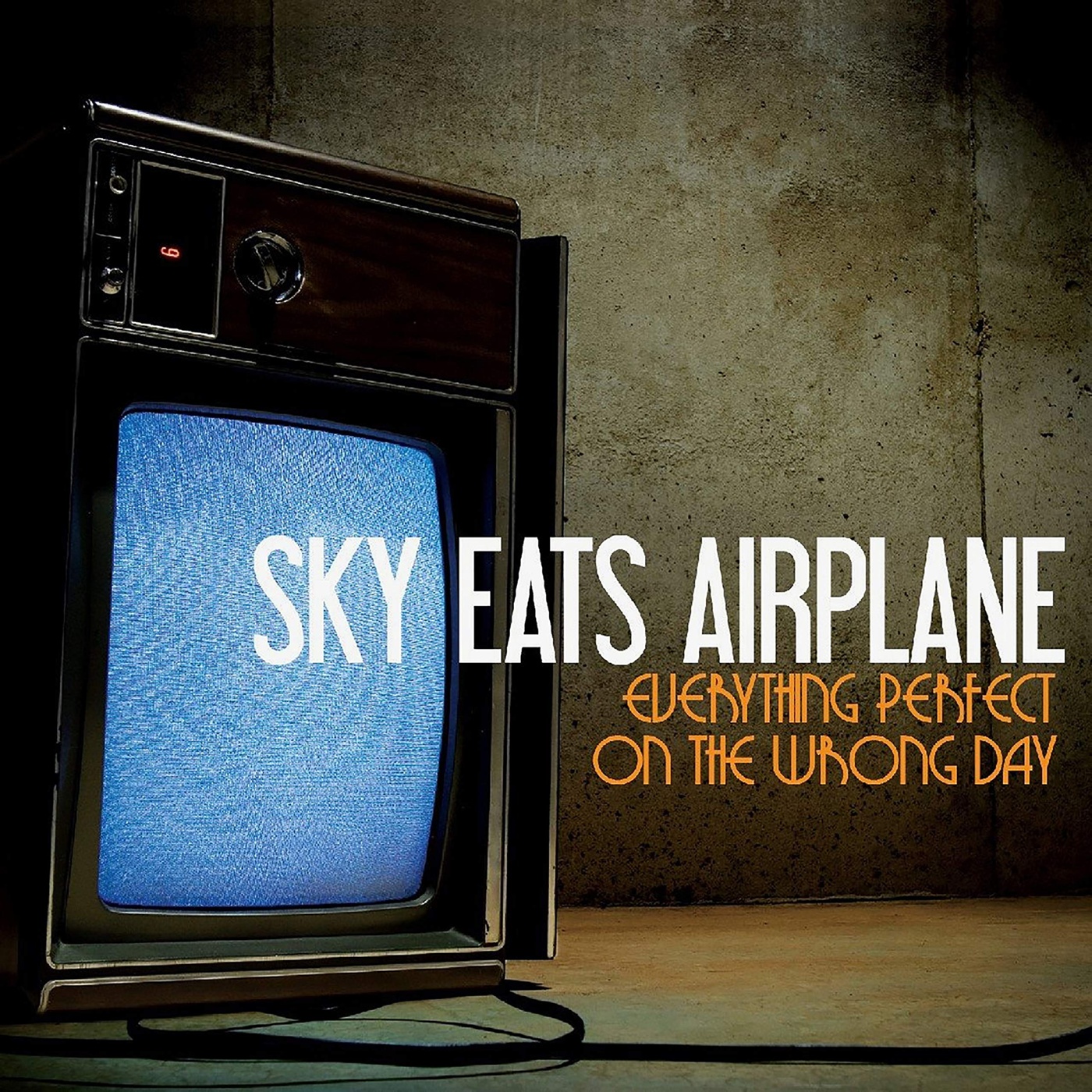 Everything s perfect. Sky eats Airplane - everything perfect on the wrong Day. Moby - everything is wrong. Sky eats Airplane. Everything is perfect the Garden обложка.